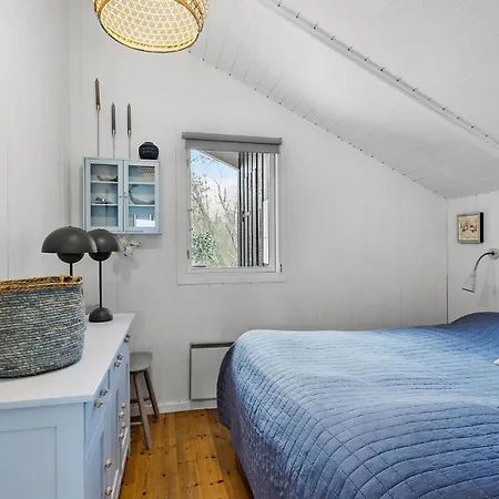 4 Bedroom Beautiful In Hébergement de vacances Nordenbro Vesteregn