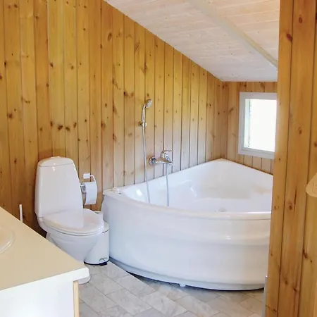 4 Bedroom Beautiful In *